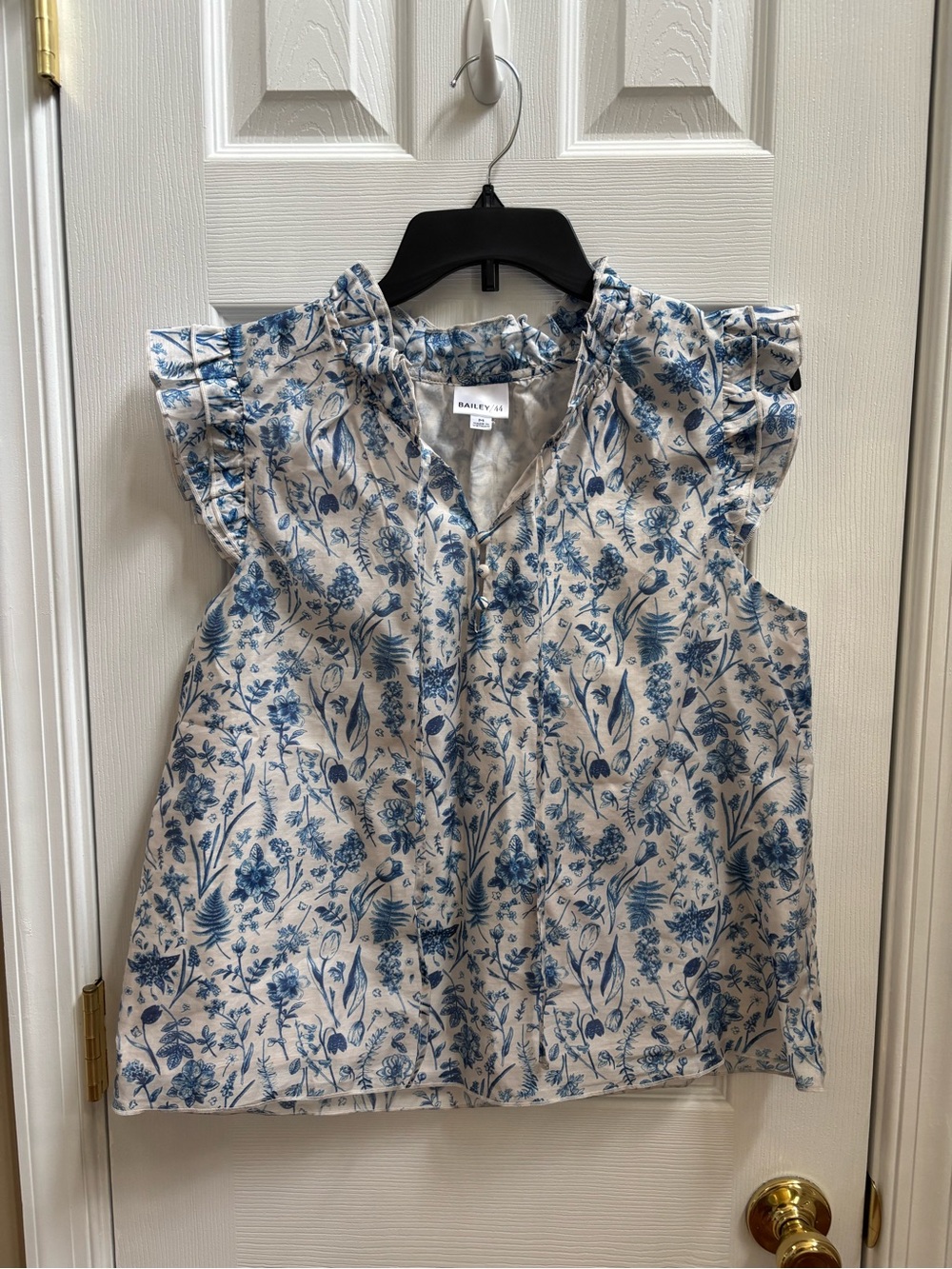Bailey 44 Cream and Blue Floral Ruffle-Sleeve Blouse, SIZE Med, NWOT